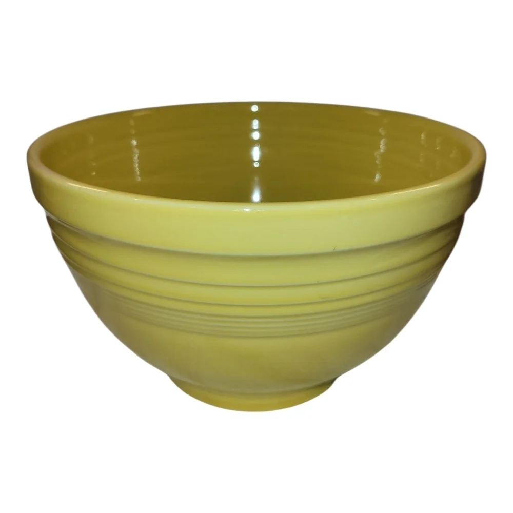 Fiestaware Medium Baking Bowl – Sunflower Yellow – 4 Qt – Good Condition
